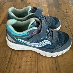 Girls outdoor sneakers